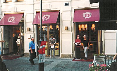 Vor Caf und Hotel Sacher